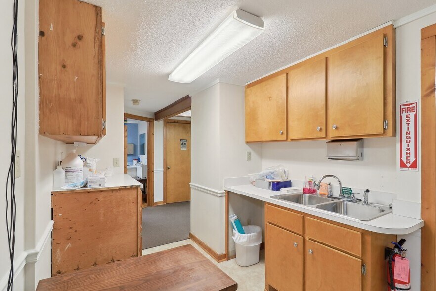 More Photos Of 1007 Carthage St, Sanford Medical For Lease