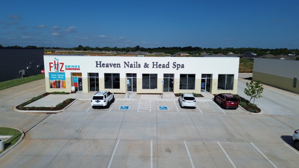 More Photos Of 2725-2801 S Mustang Rd, Yukon Storefront For Lease