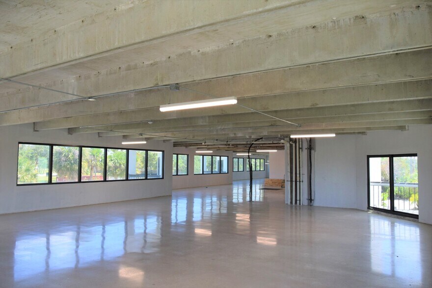 More Photos Of 1016 Clemons St, Jupiter Office For Lease