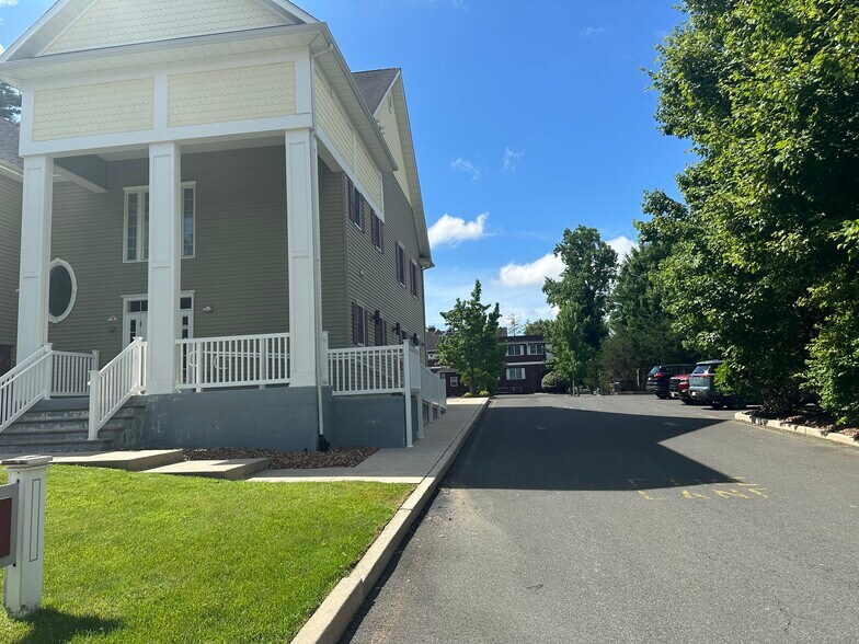 More Photos Of 249 Clinton Ave, Toms River Office For Lease