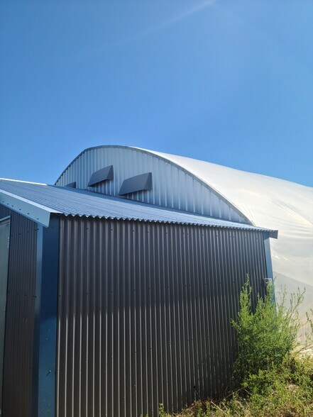 More Photos Of 713 Mayor Patricia Reigal Blvd, Moffat Industrial For Sale