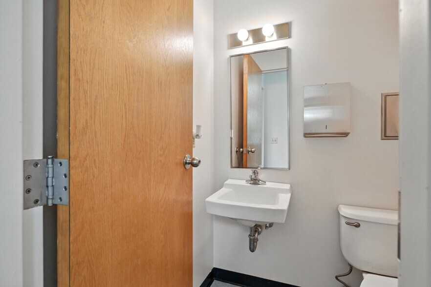 More Photos Of 3 Northwestern Dr, Bloomfield Medical For Lease