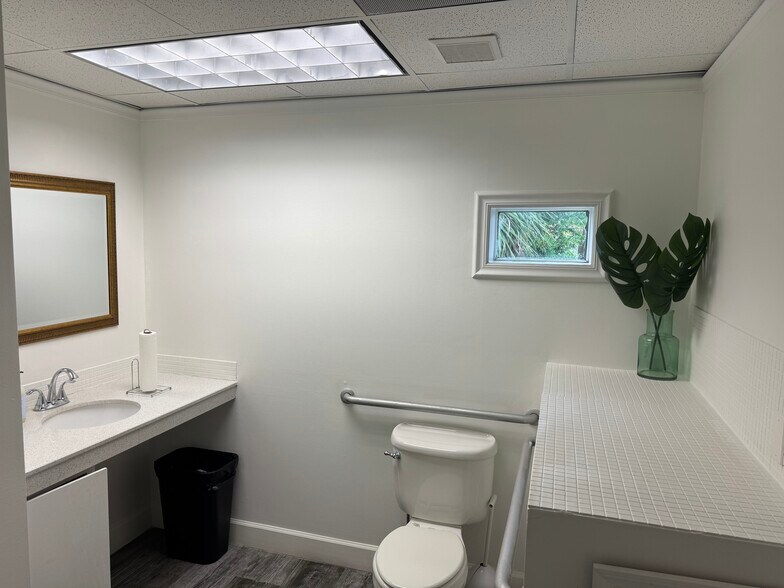 More Photos Of 228 N Park Ave, Winter Park Loft Creative Space For Lease