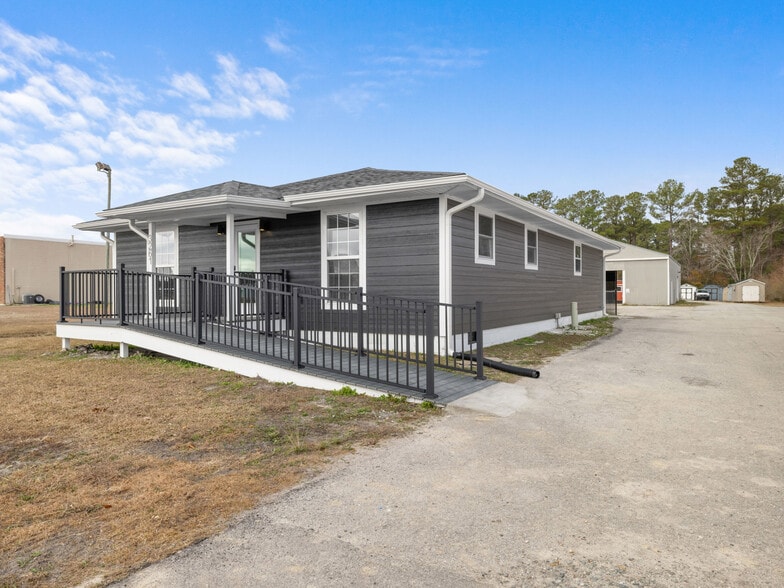 More Photos Of 3261 New Bern Hwy, Jacksonville Light Distribution For Sale