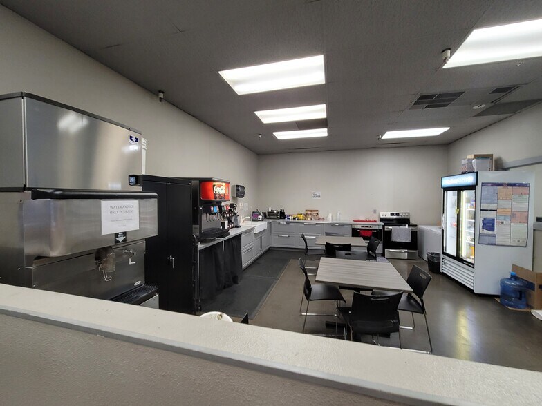 More Photos Of 17431 N Black Canyon Fwy, Phoenix Manufacturing For Sale
