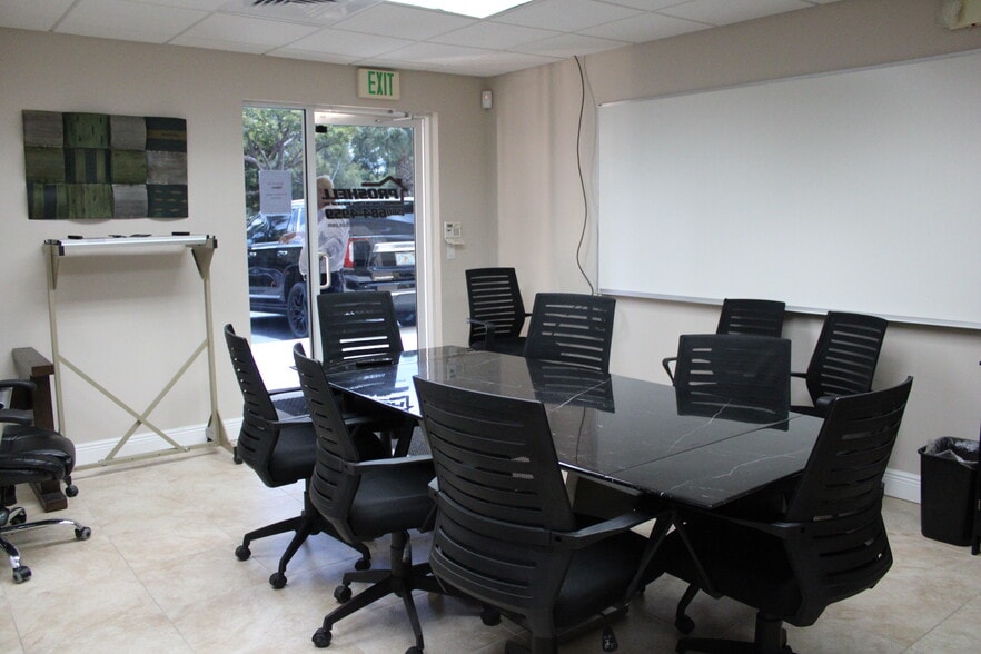 More Photos Of 2731 Vista Pky, West Palm Beach Showroom For Sale