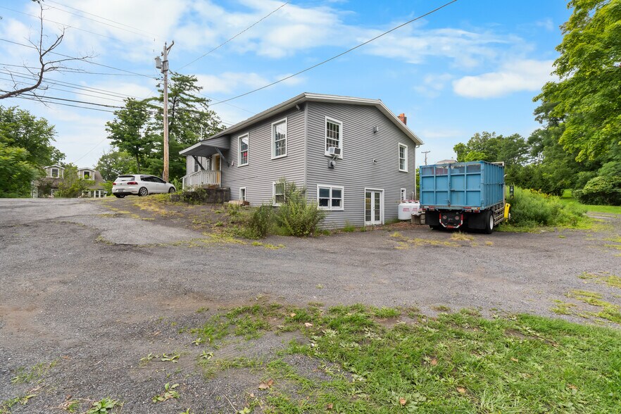 More Photos Of 2330 State Route 32, New Windsor Township Office For Lease