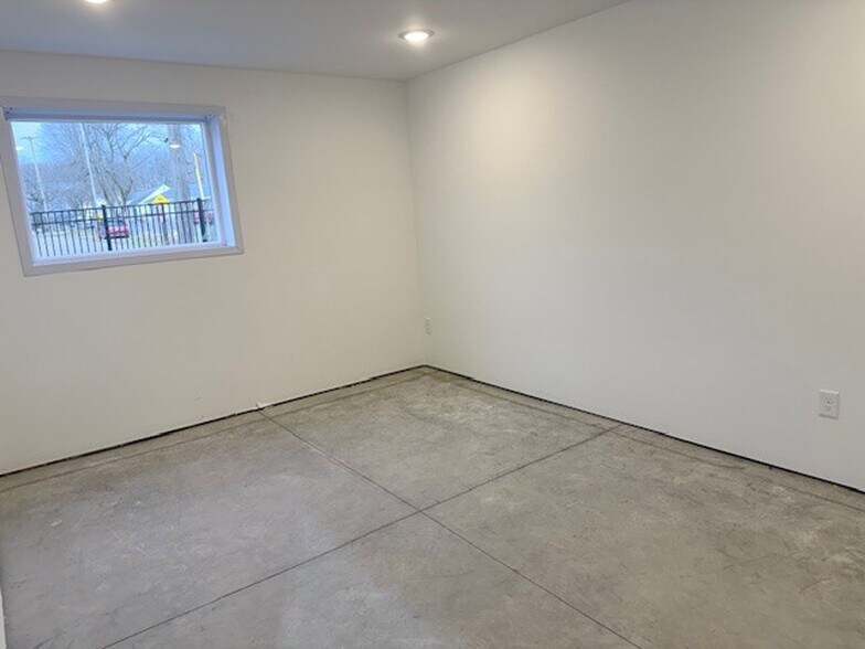 More Photos Of 8939 S Sprinkle Rd, Portage Warehouse For Lease