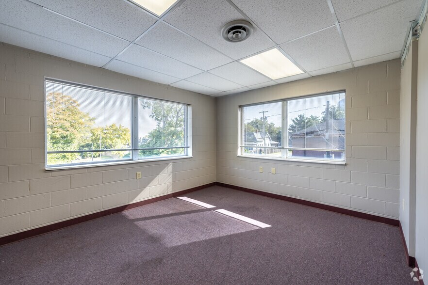 More Photos Of 1240 E Main St, Springfield Loft Creative Space For Sale