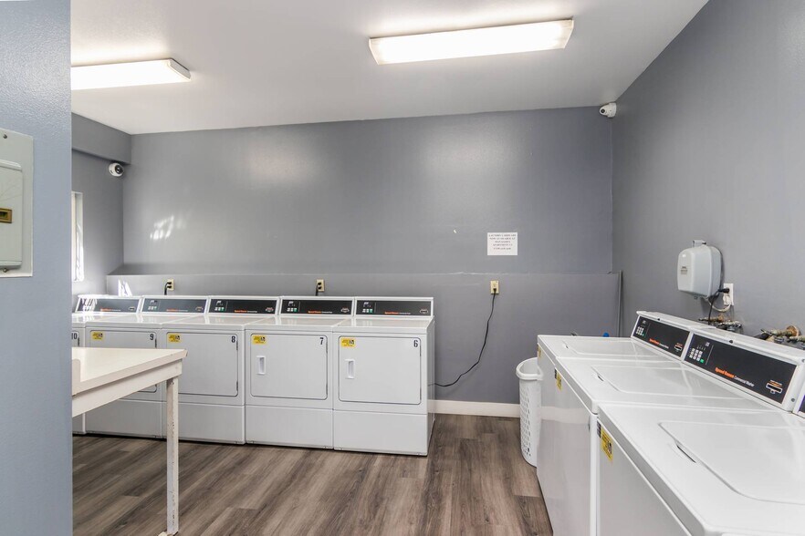 More Photos Of 8523 Etiwanda Ave, Northridge Apartments For Sale