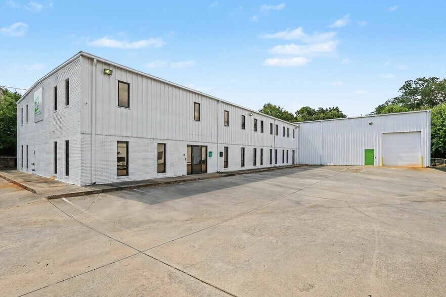 More Photos Of 1445 Cleveland Ave, East Point Showroom For Sale