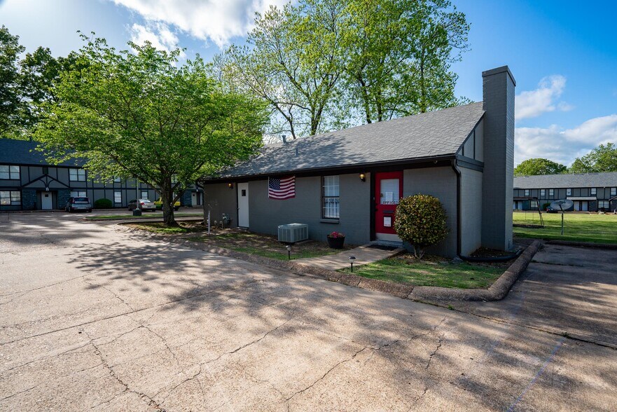 More Photos Of 1906 W Matthews Ave, Jonesboro Apartments For Sale