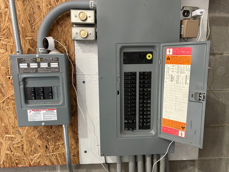 More Photos Of 819 Maple Ave, Hamilton Light Manufacturing For Sale