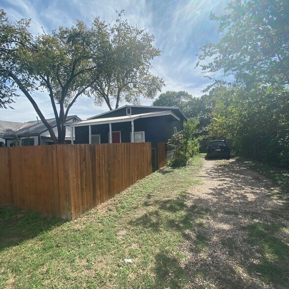 More Photos Of 607-611 Nelray Blvd, Austin Land For Sale