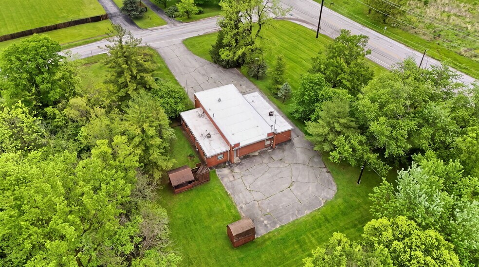 More Photos Of 7731 Traders Ln, Indianapolis Office For Sale