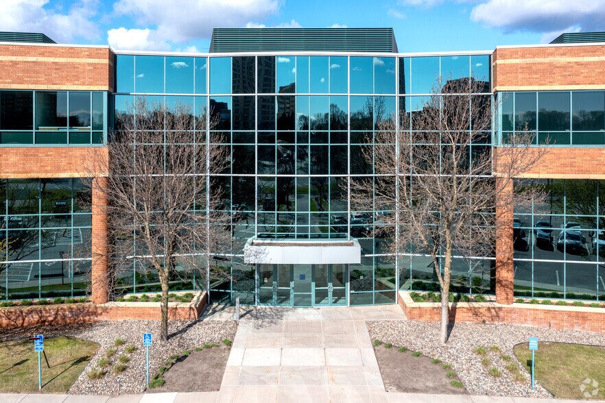 More Photos Of 5850 Opus Pky, Minnetonka Office For Lease