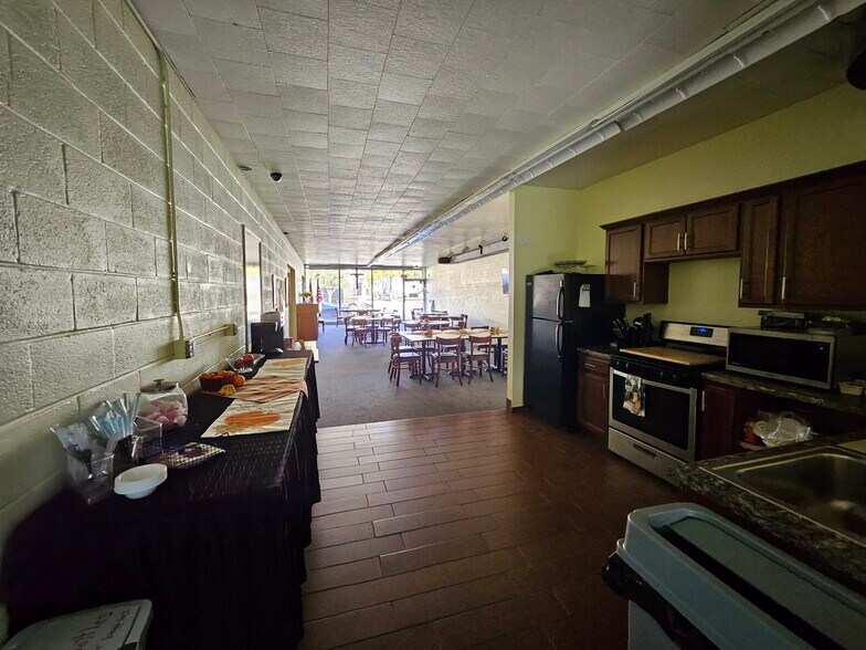 More Photos Of 3947 12 Mile Rd, Berkley Storefront Retail Residential For Lease