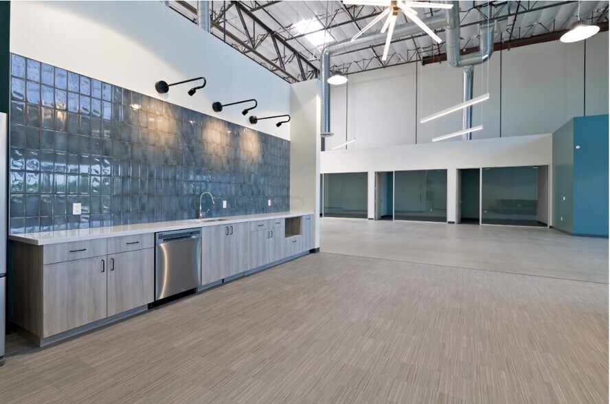 More Photos Of 2810 Caribou Ct, Carlsbad Warehouse For Lease