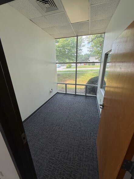 More Photos Of 590 Olympic Dr, Athens Distribution For Lease