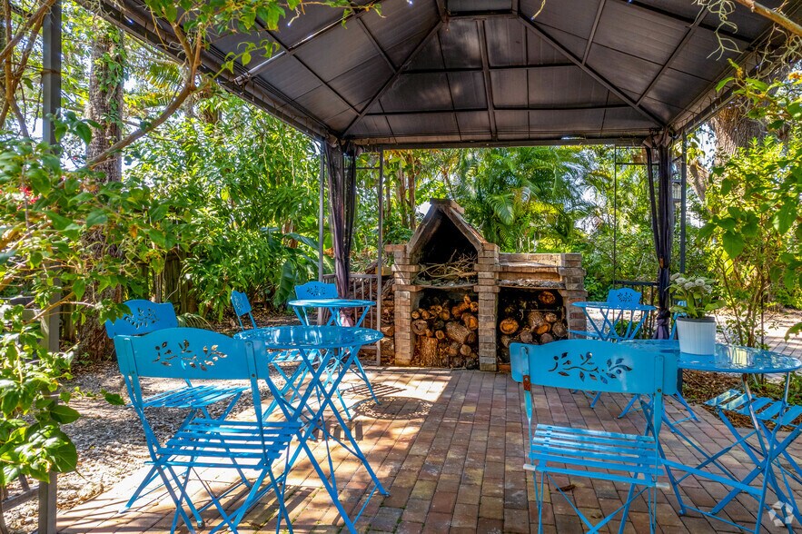 More Photos Of 1128 E Manatee Ave, Bradenton Hotel For Sale