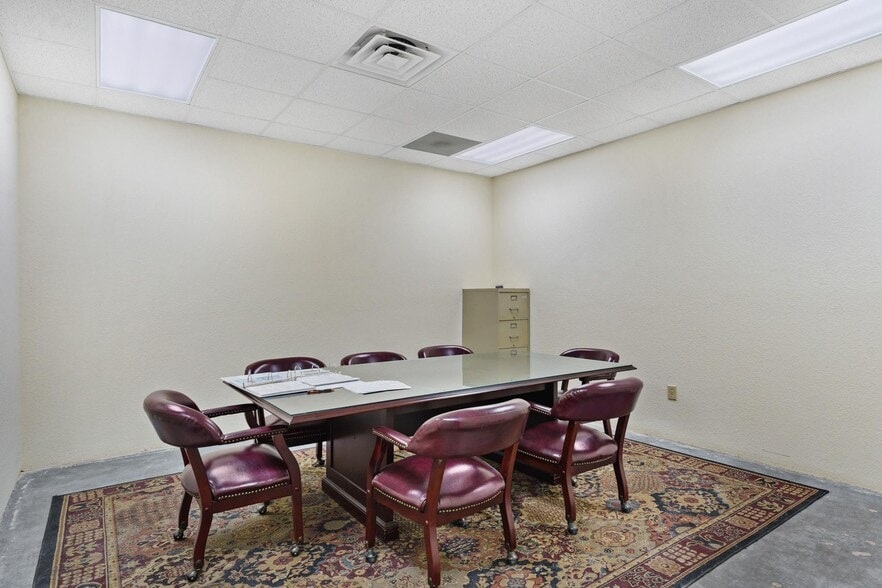 More Photos Of 125 Montclair Rd, Leesburg Warehouse For Lease