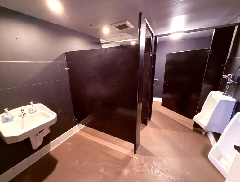 More Photos Of 2220-2228 W 7th St, Los Angeles Freestanding For Lease