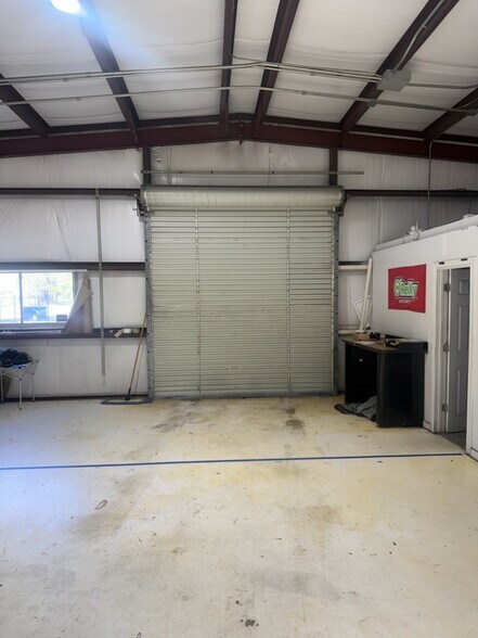 More Photos Of 701 Eagle Creek Dr, Floresville Specialty For Lease