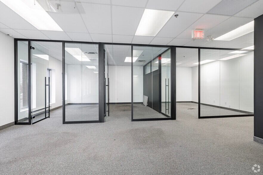 More Photos Of 395 Av Sainte-Croix, Montréal Warehouse For Lease