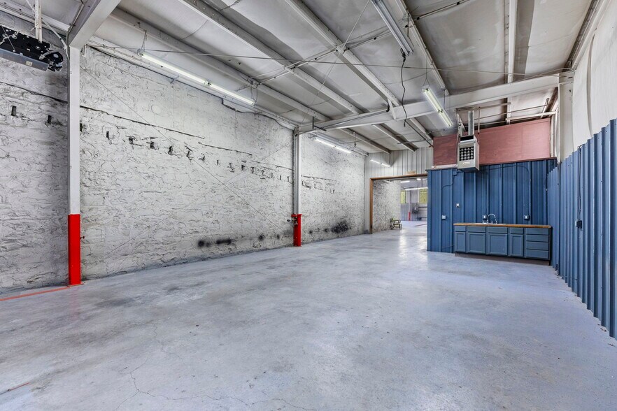 More Photos Of 403 Maple St, Overbrook Warehouse For Sale