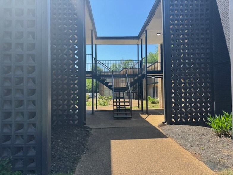 More Photos Of 45 N Belvedere Blvd, Memphis Multifamily For Sale