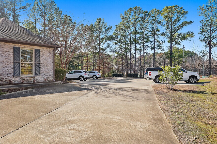 More Photos Of 579 Lakeland East Dr, Flowood Office For Lease