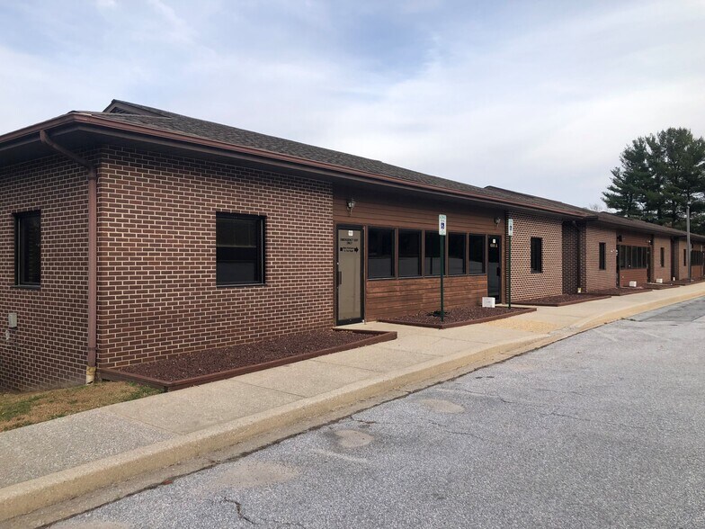 More Photos Of 686 Poole Rd, Westminster Office For Lease