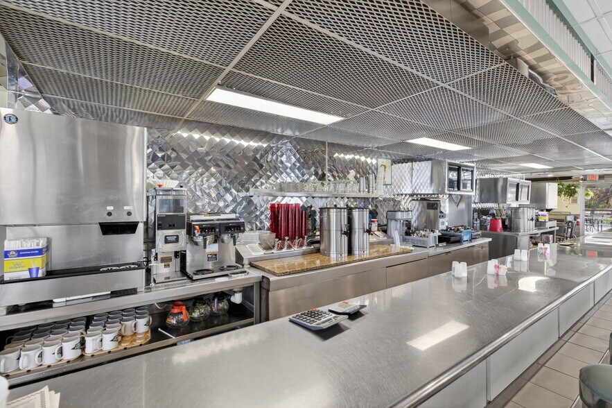 More Photos Of 4040 US Highway 27 S, Sebring Restaurant For Lease