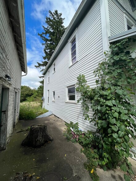 More Photos Of 61961 Dysart Woods Rd, Belmont Specialty For Sale