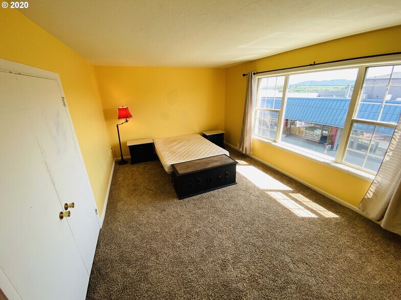 More Photos Of 295 S Broadway, Coos Bay Restaurant For Sale