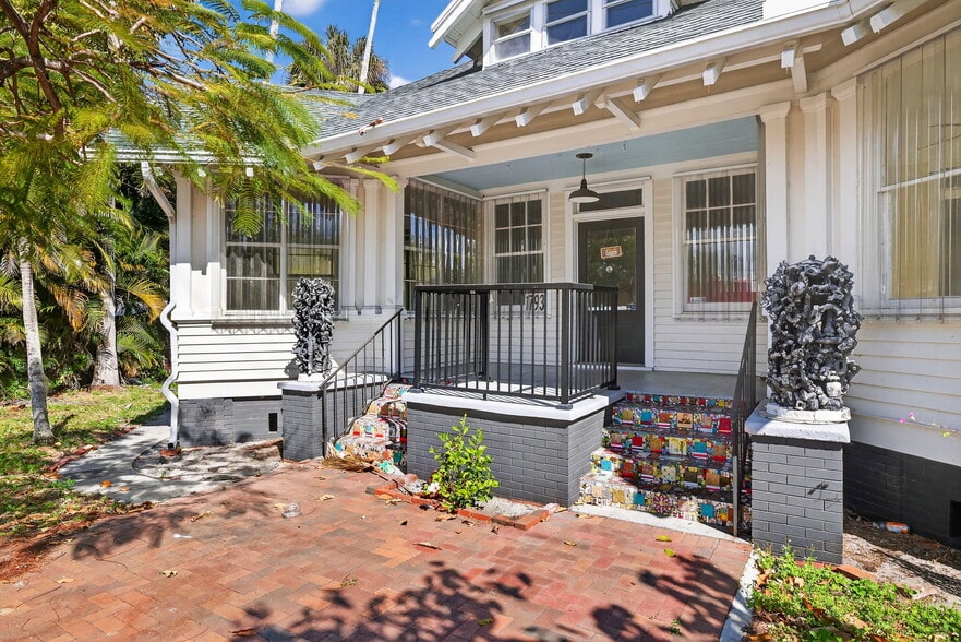 More Photos Of 1793 Fowler St, Fort Myers Freestanding For Sale