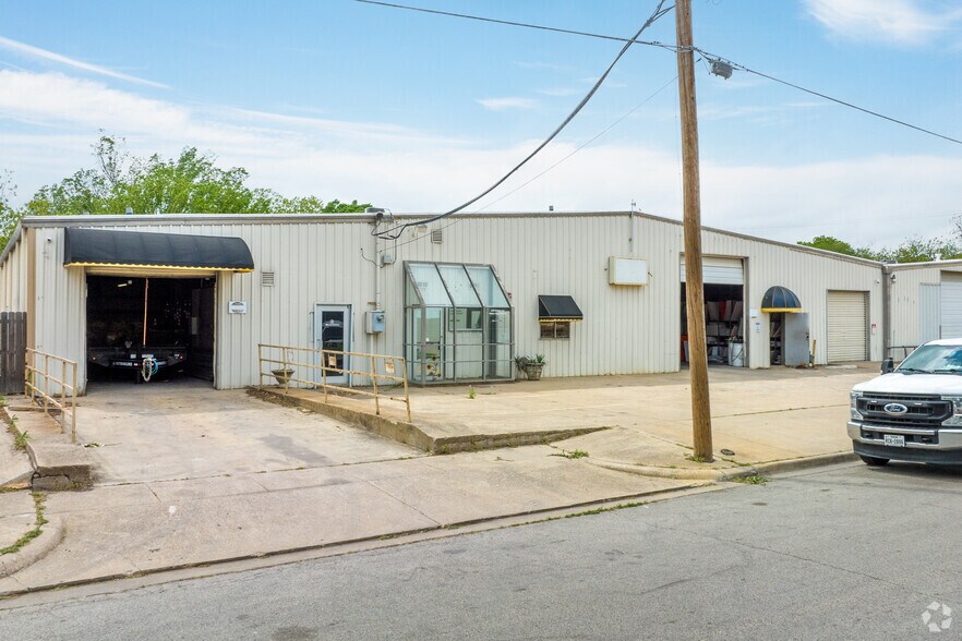 More Photos Of 2333-2337 Delante St, Haltom City Warehouse For Sale