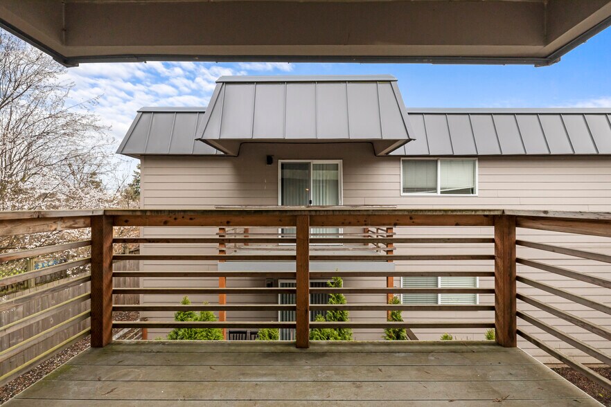 More Photos Of 1570 James St, Woodburn Apartments For Sale