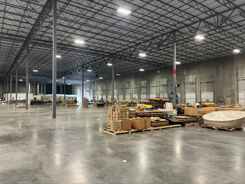 More Photos Of 657 Brigham Rd, Greensboro Distribution For Lease