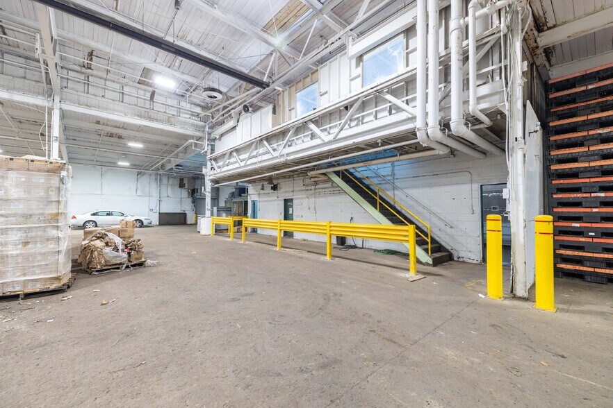 More Photos Of 13881 Elmira St, Detroit Manufacturing For Sale