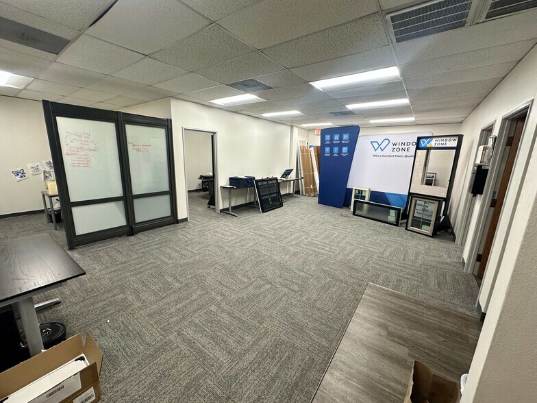 More Photos Of 2309 Springlake Rd, Farmers Branch Showroom For Lease