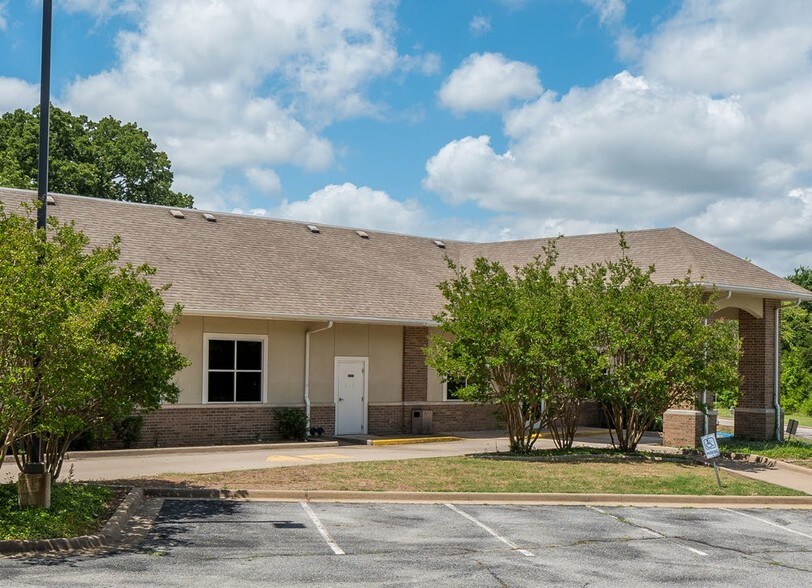 More Photos Of 1220 Reba McEntire Ln, Denison Medical For Sale