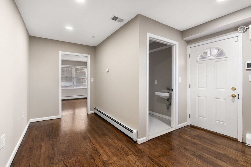 More Photos Of 149 Glenwood Ave, Staten Island Office Residential For Lease