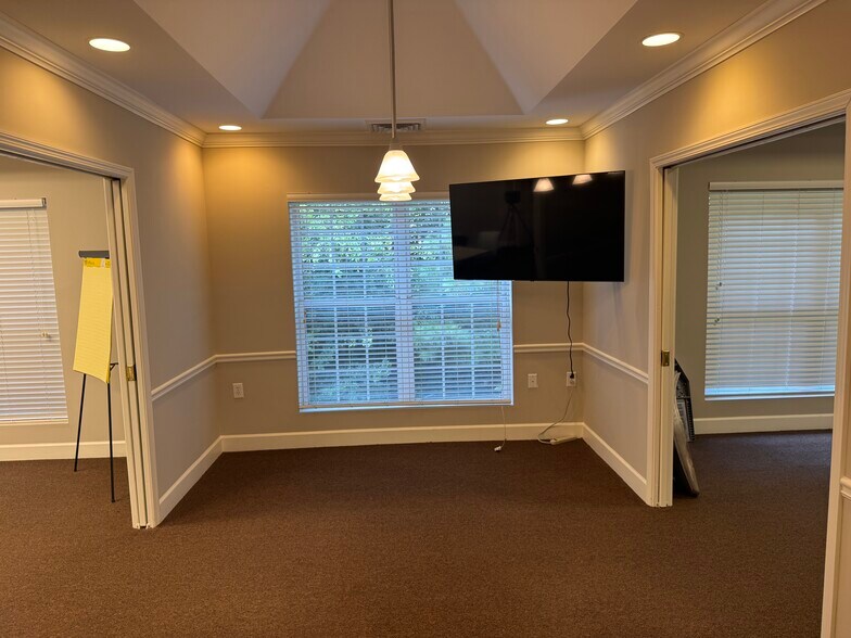 More Photos Of 1075 Cooper Rd, Grayson Medical For Lease