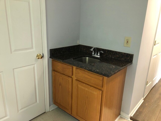 More Photos Of 722 Grant St, Herndon Medical For Sale