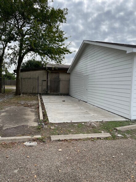 More Photos Of 5701 Martin Luther King Blvd, Houston Freestanding For Sale