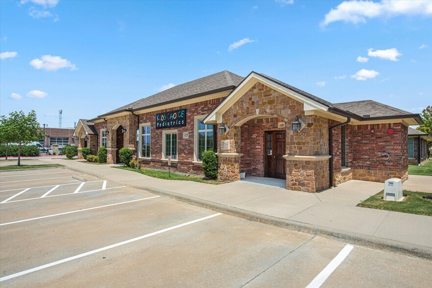 More Photos Of 425 Old Newman Rd, Frisco Medical For Lease