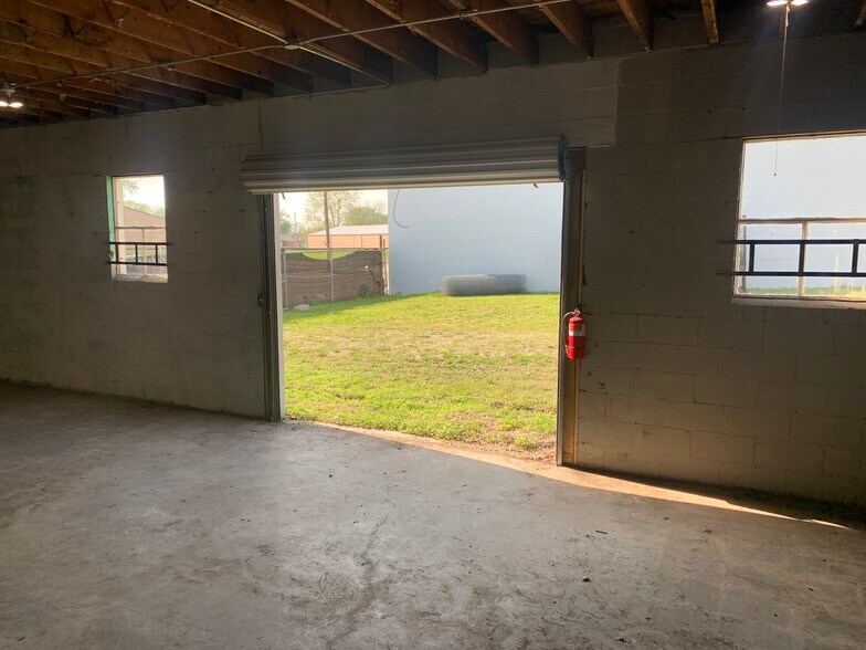 More Photos Of 100 E Saint Louis Ave, East Alton Light Distribution For Lease