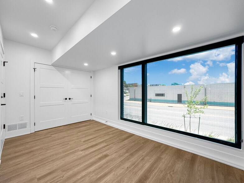 More Photos Of 1200 Keosauqua Way, Des Moines Apartments For Sale