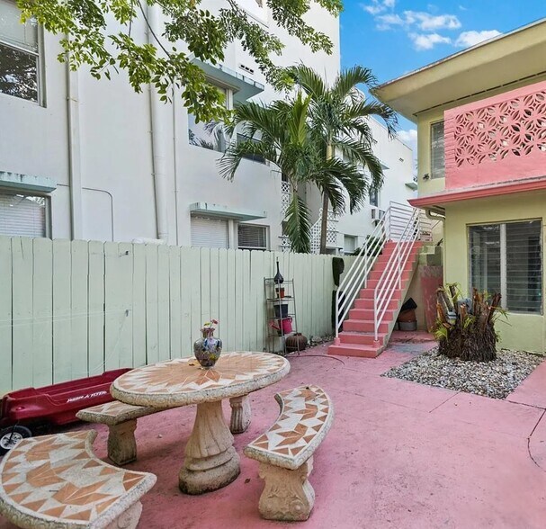 More Photos Of 2822 Pine Tree Dr, Miami Beach Apartments For Sale